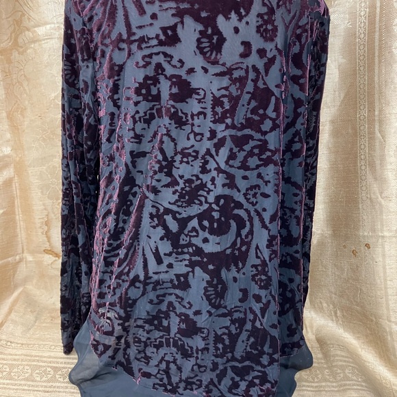 Simply Vera Vera Wang Embossed Velvet Top - Picture 3 of 5